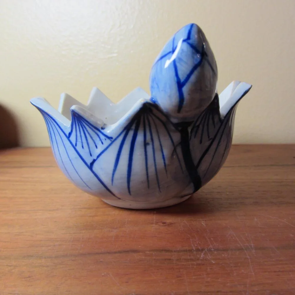 pier 1 blue lotus flower ceramic candle holder (W3867)